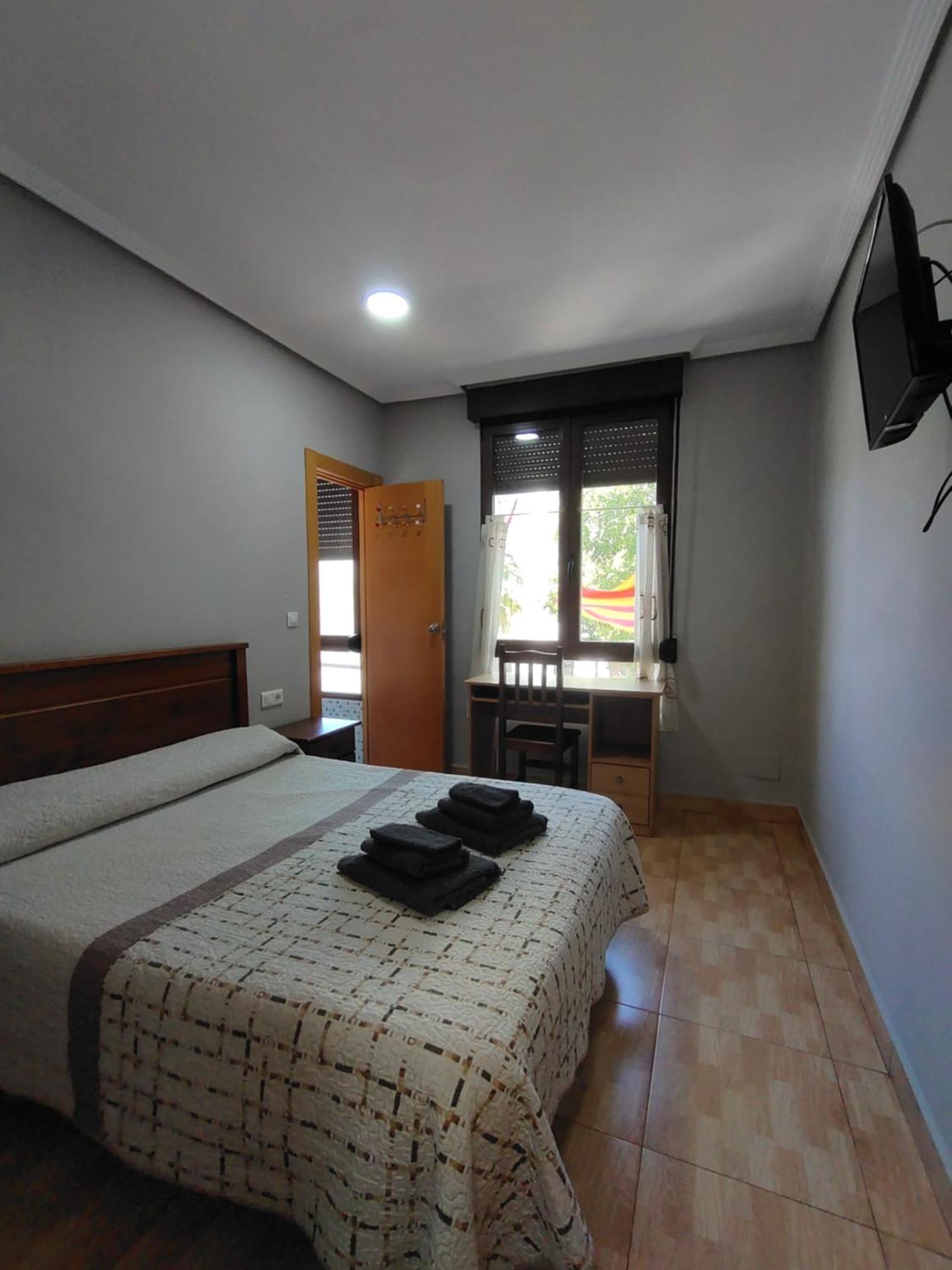 Hostal Abastos Valencia Exterior photo