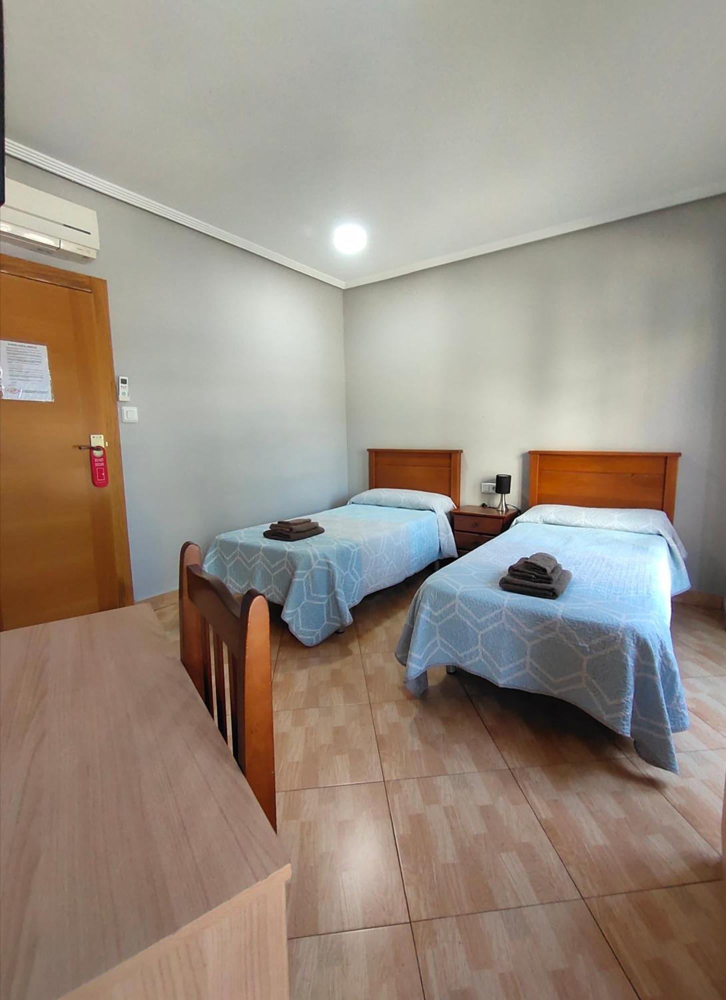 Hostal Abastos Valencia Exterior photo