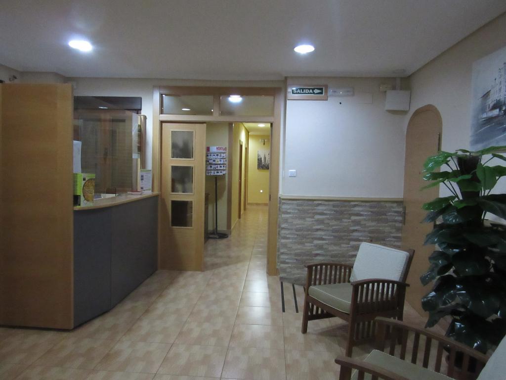 Hostal Abastos Valencia Exterior photo