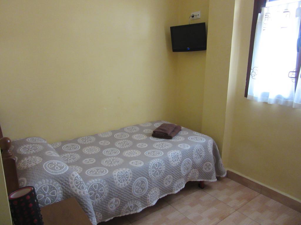 Hostal Abastos Valencia Exterior photo